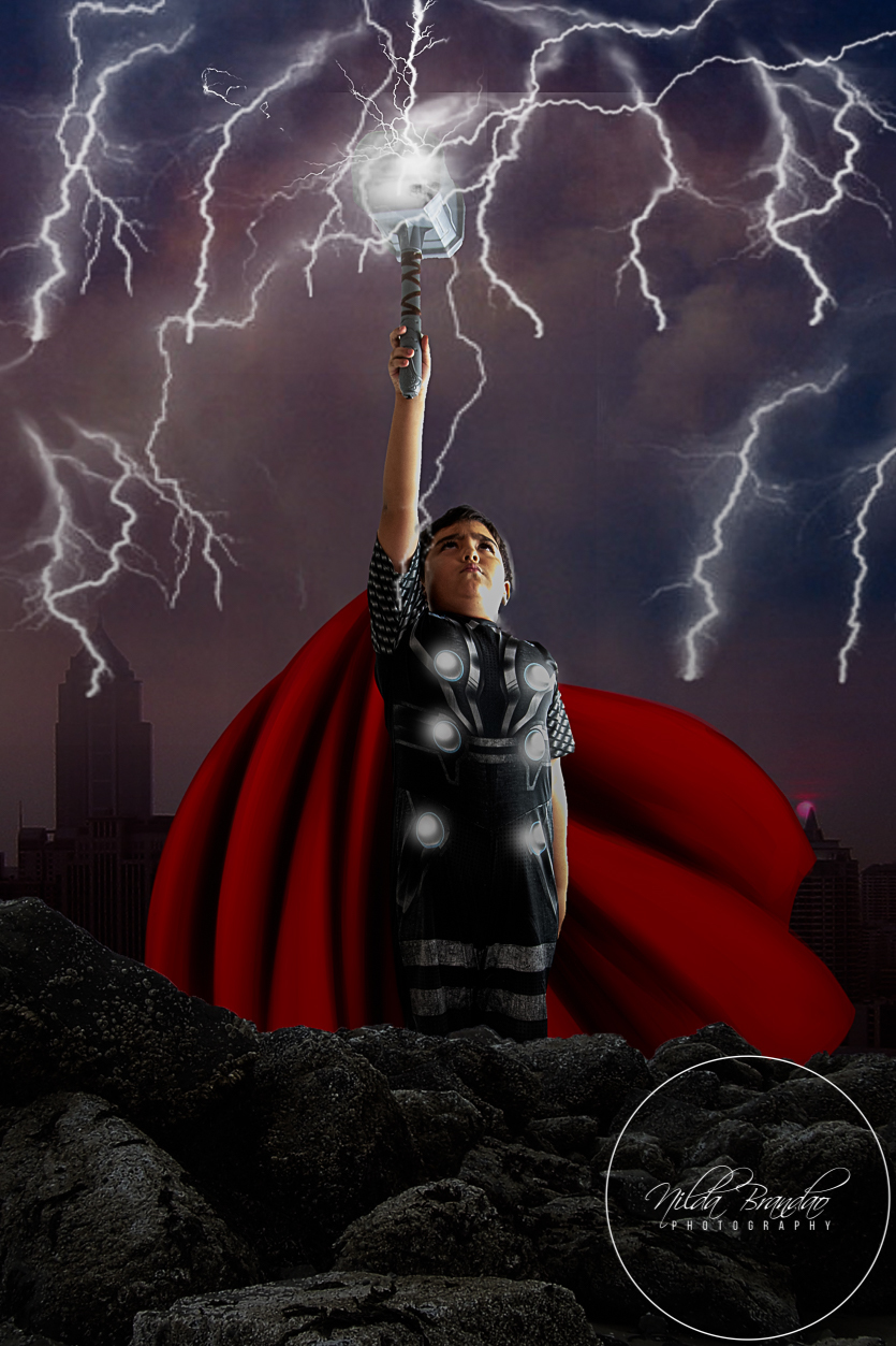 Ensaio fotográfico Lúdico. 
Thor, deus do trovão.