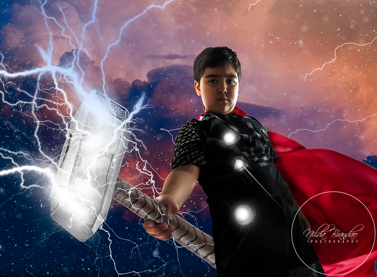 Ensaio fotográfico Lúdico. 
Thor, deus do trovão.