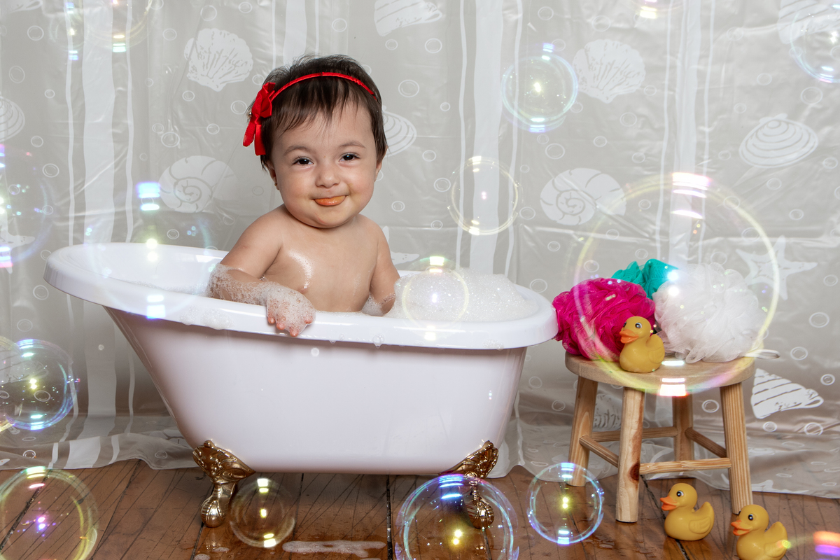 Hora do banho no smash the cake, que hora mais feliz e cheia de bolhas de sabão