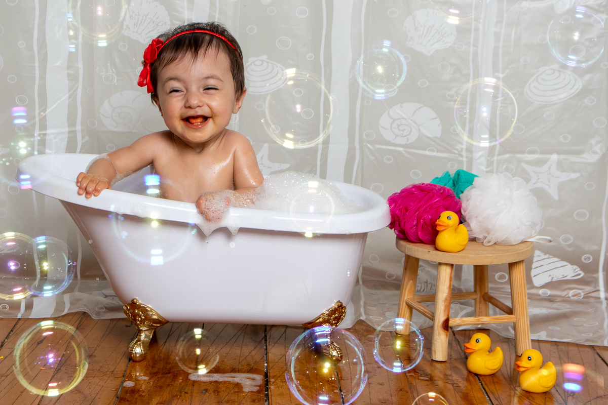 Hora do banho no smash the cake, que hora mais feliz e cheia de bolhas de sabão