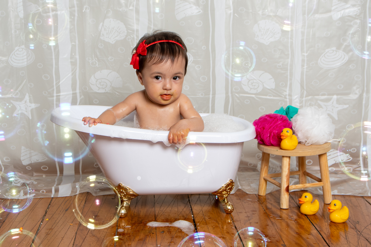 Hora do banho no smash the cake, que hora mais feliz e cheia de bolhas de sabão