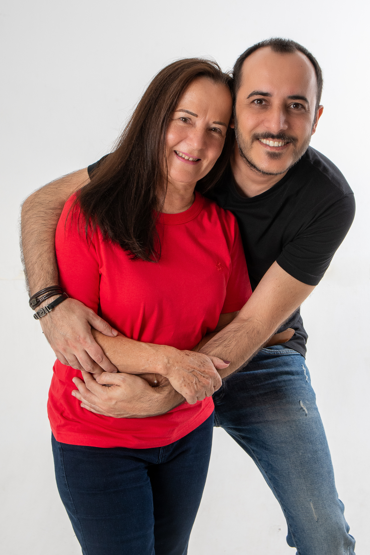 Familia linda! mãe os quatro filhos já adultos numa linda homenagem para a mãe.