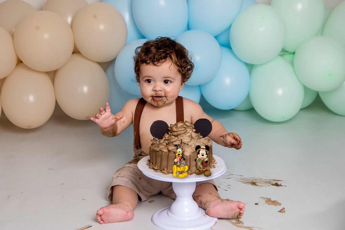 Hora do bolo! Smash the cake super divertido e testemunhando a primeira experiência do bebê com o chantilly