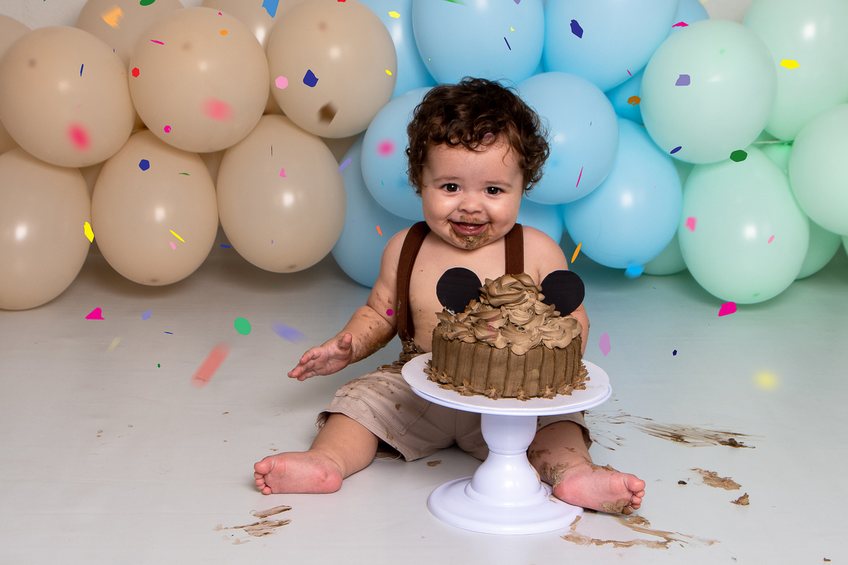 Hora do bolo! Smash the cake super divertido e testemunhando a primeira experiência do bebê com o chantilly