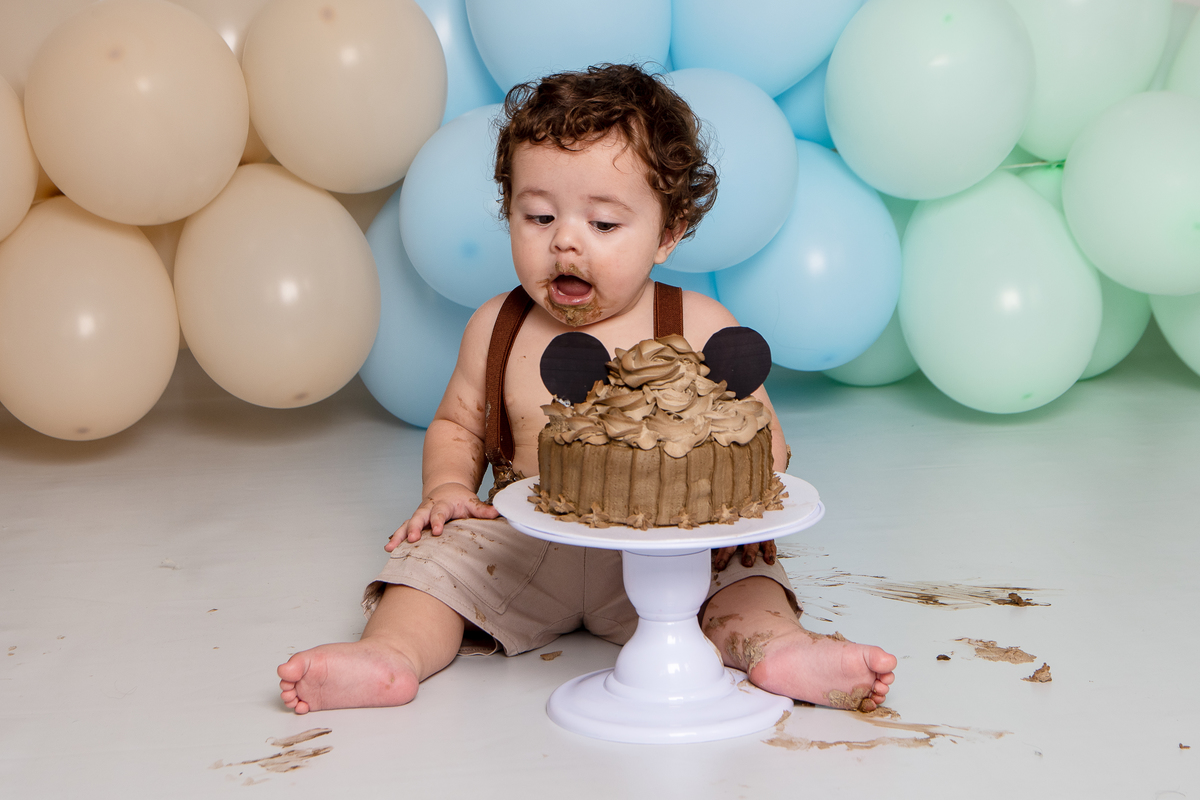 Hora do bolo! Smash the cake super divertido e testemunhando a primeira experiência do bebê com o chantilly