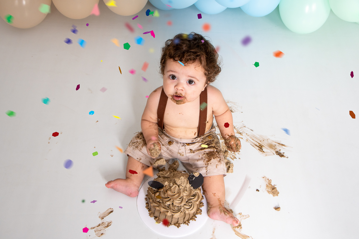 Hora do bolo! Smash the cake super divertido e testemunhando a primeira experiência do bebê com o chantilly