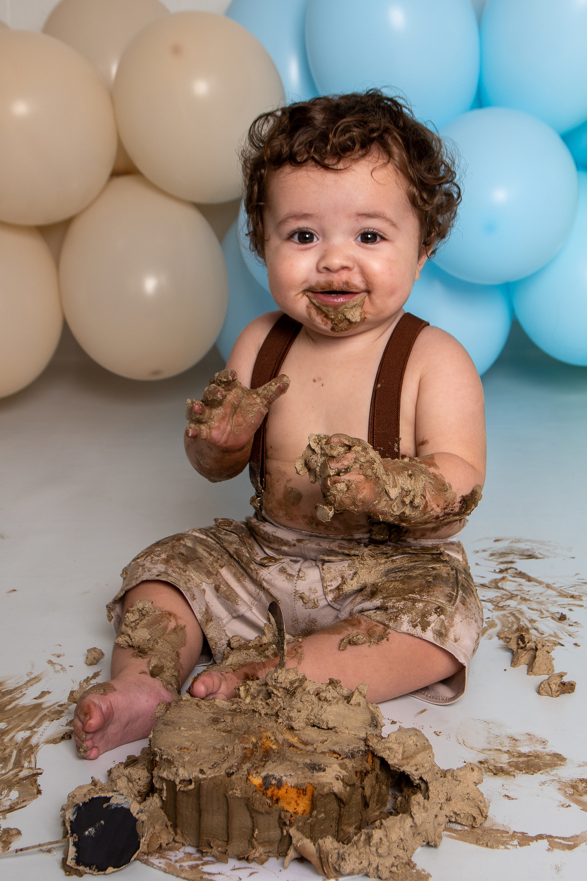 Hora do bolo! Smash the cake super divertido e testemunhando a primeira experiência do bebê com o chantilly