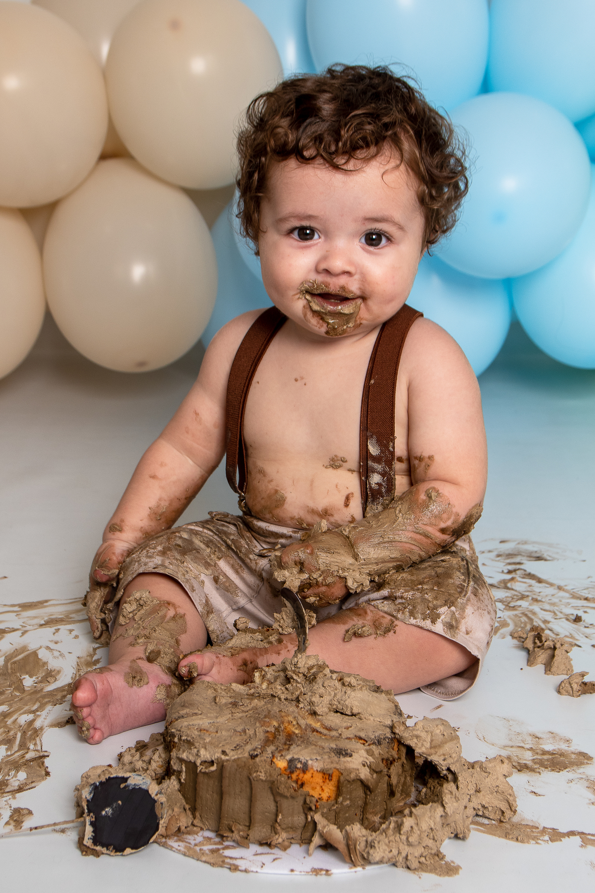 Hora do bolo! Smash the cake super divertido e testemunhando a primeira experiência do bebê com o chantilly