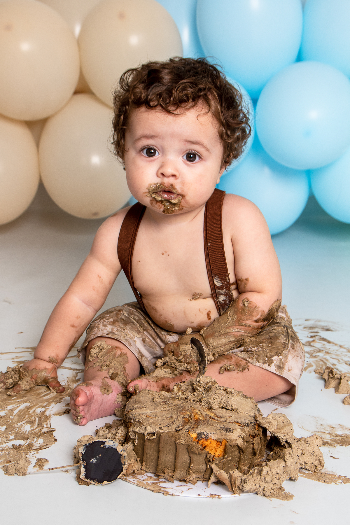 Hora do bolo! Smash the cake super divertido e testemunhando a primeira experiência do bebê com o chantilly