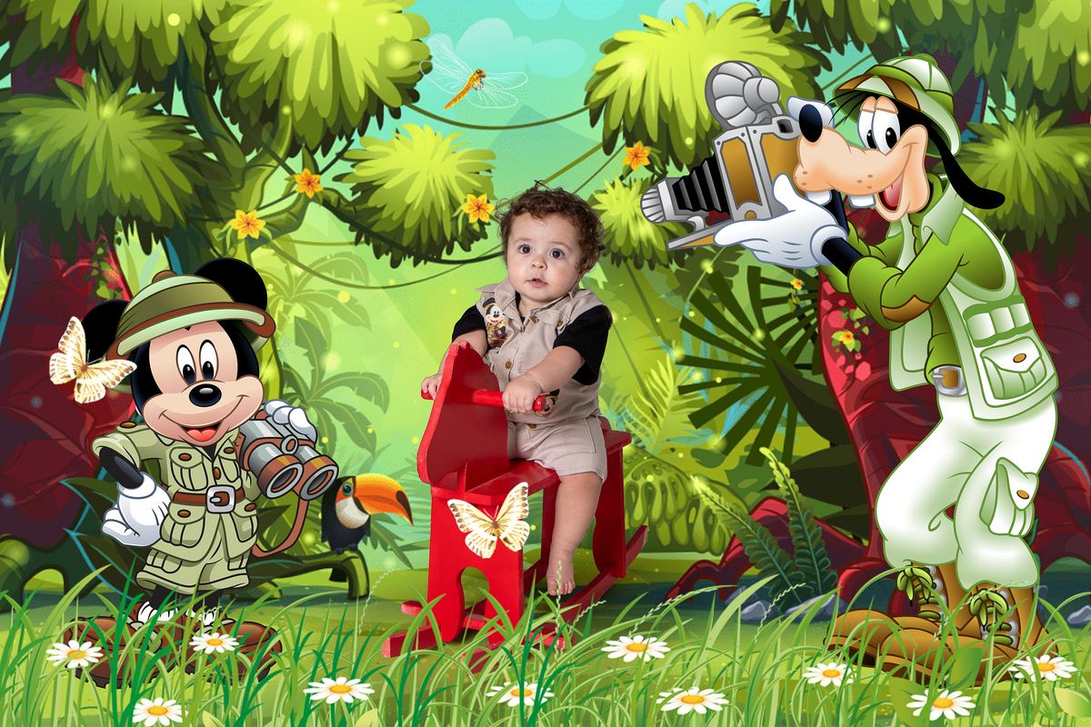Bebê no ensaio Mickey safari, com toda a turminha em poses divertidas 