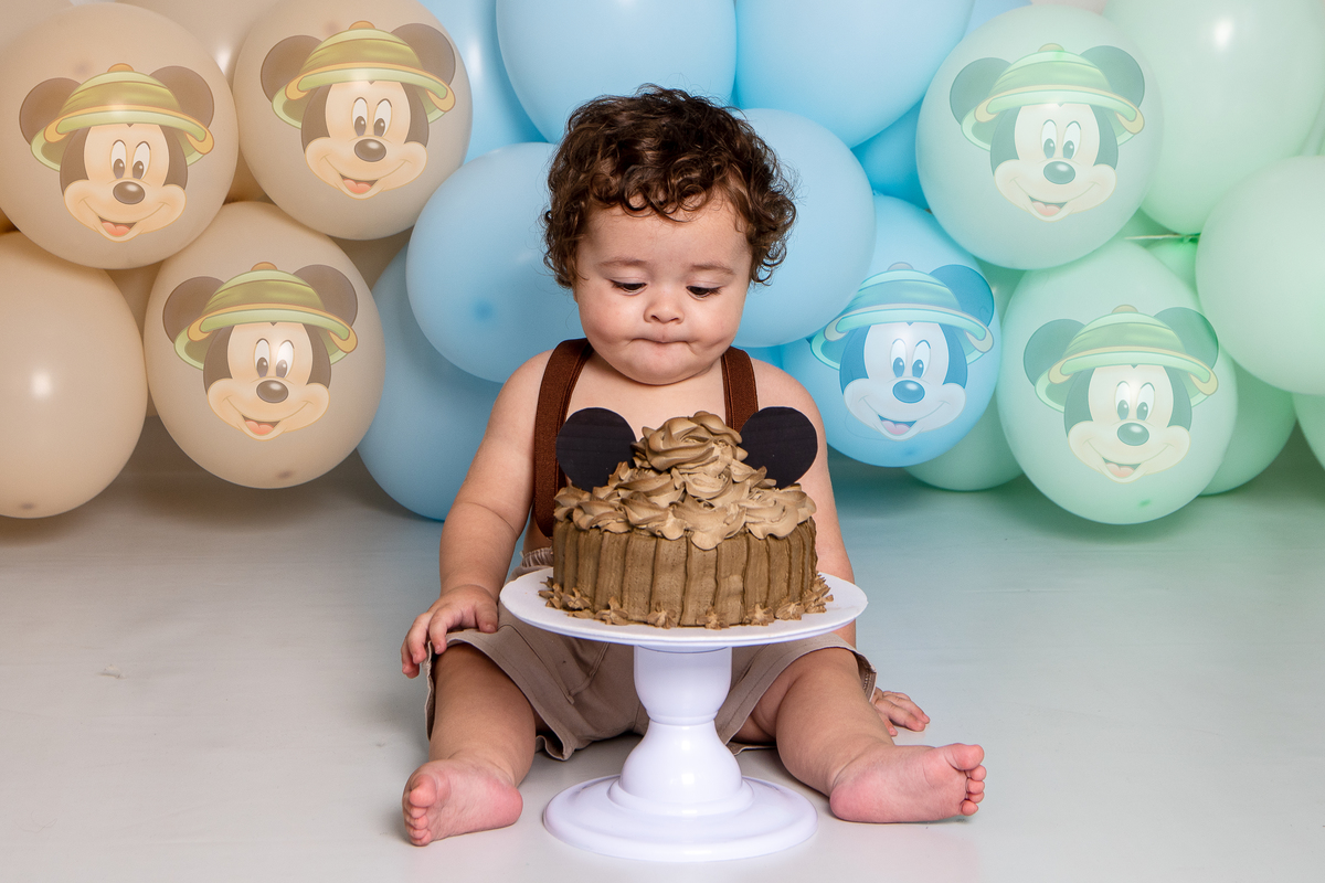 Hora do bolo! Smash the cake super divertido e testemunhando a primeira experiência do bebê com o chantilly