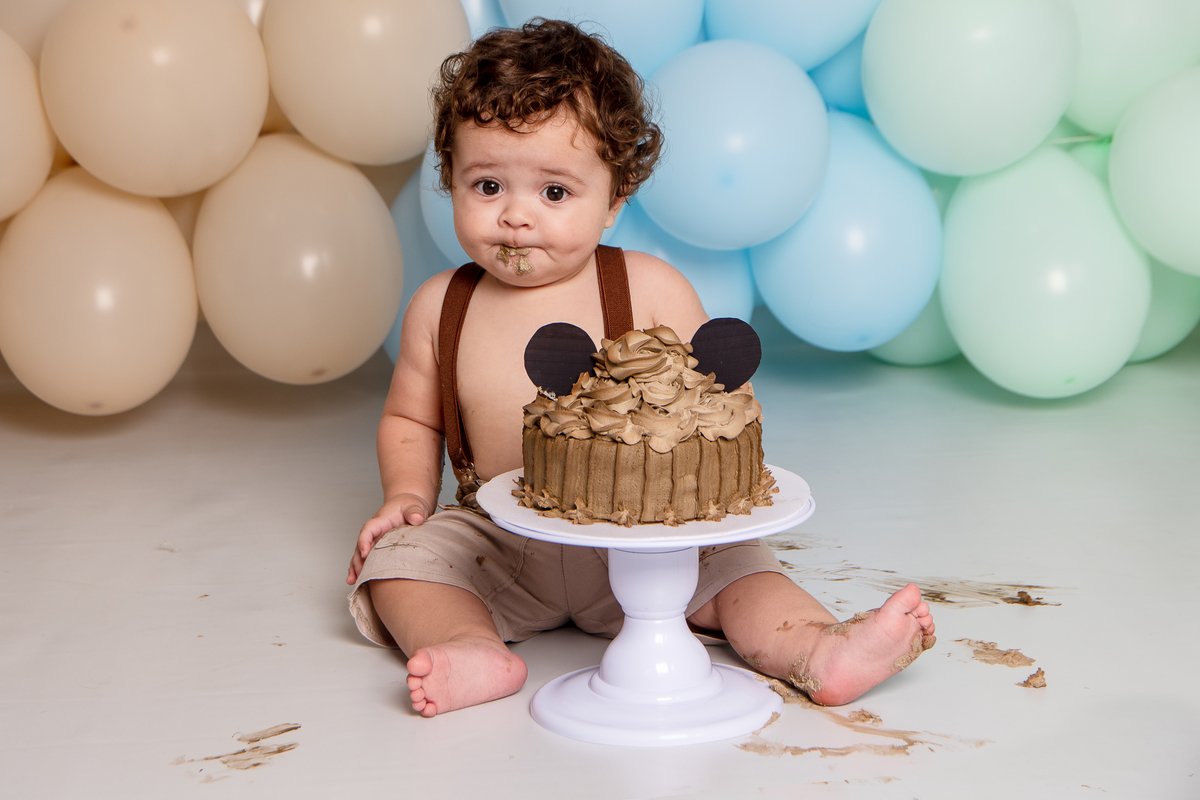 Hora do bolo! Smash the cake super divertido e testemunhando a primeira experiência do bebê com o chantilly