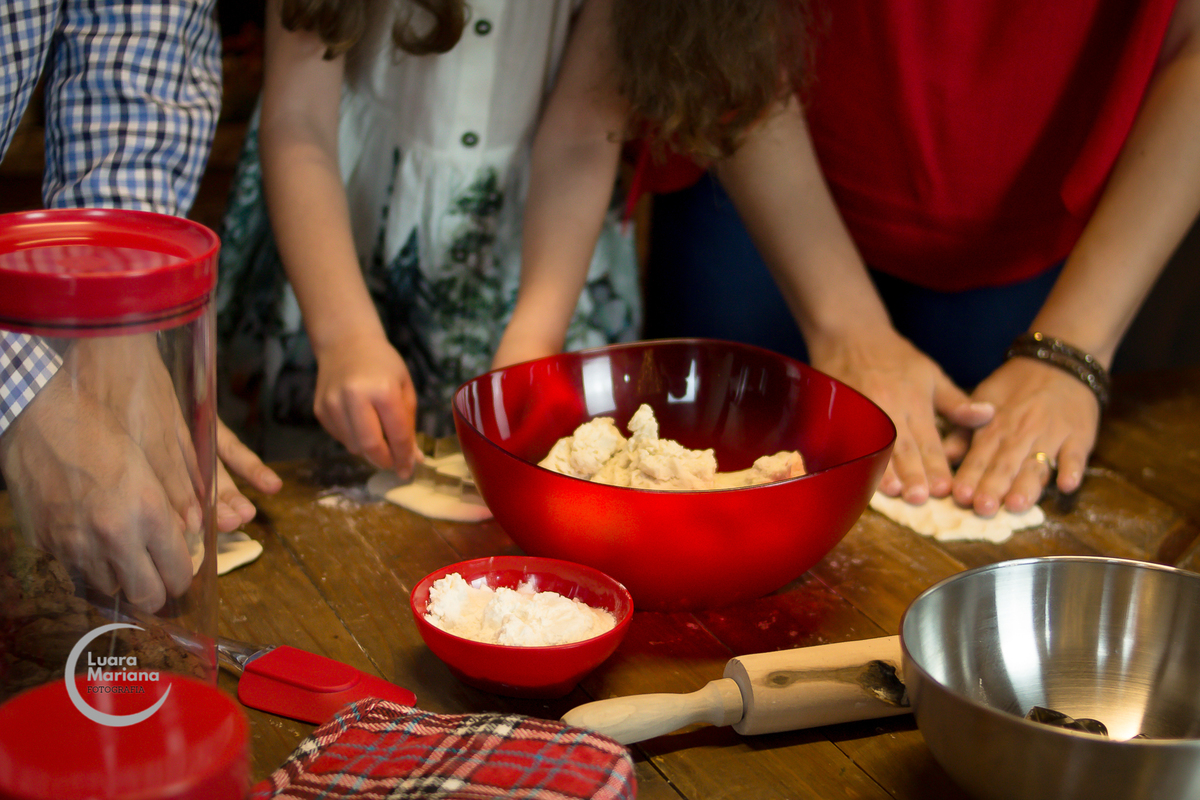 ensaio natal 2021 familia estudio fotografia sp zl tema cozinha bagunca farinha ano novo 2022