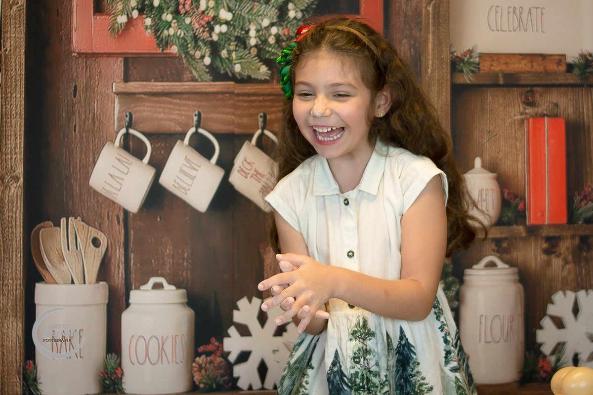 ensaio natal 2021 familia estudio fotografia sp zl tema cozinha bagunca farinha ano novo 2022