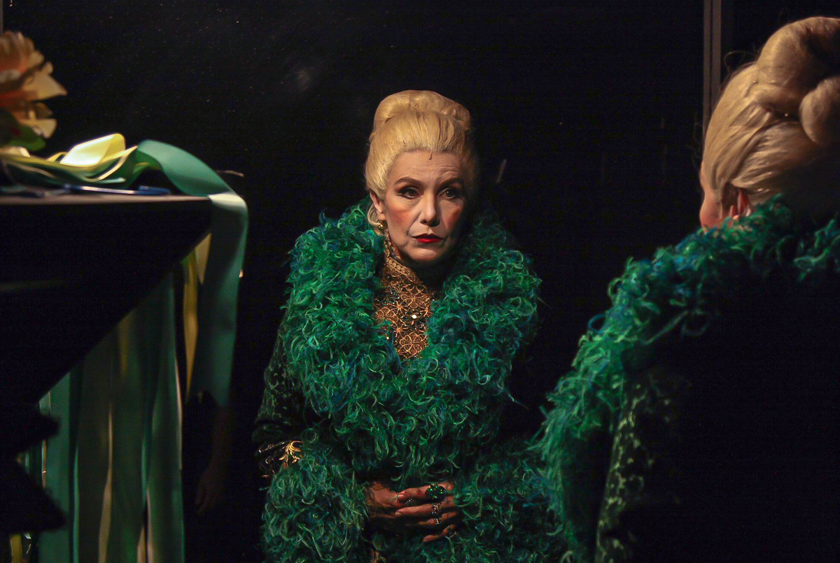 Adriana Quadros - Wicked