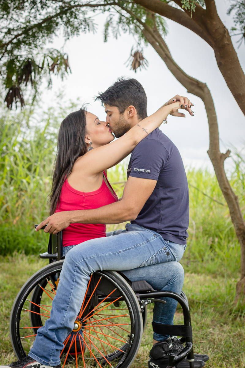 Ensaio casal cadeira de rodas moto romântico Veloso Valentim Fotografia Afetiva Melissa Martinelli