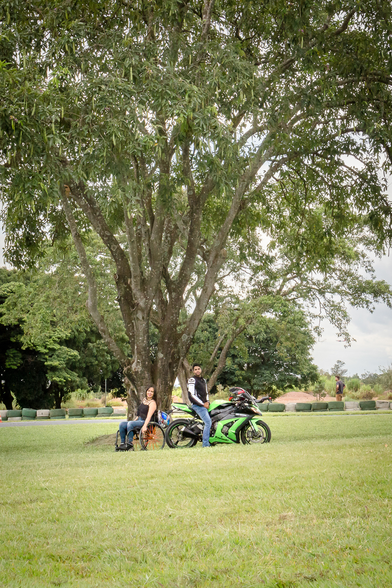 Ensaio casal cadeira de rodas moto romântico Veloso Valentim Fotografia Afetiva Melissa Martinelli