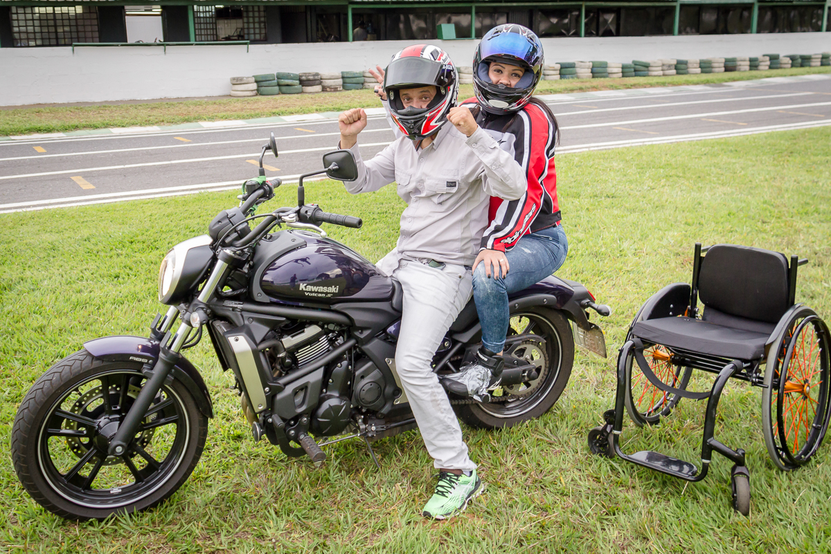 Ensaio casal cadeira de rodas moto romântico Veloso Valentim Fotografia Afetiva Melissa Martinelli