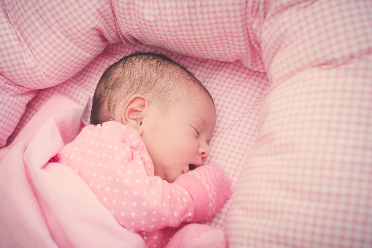 Encontro irmãs família recém-nascido Velos Valentim fotografia afetiva documental newborn lifestyle