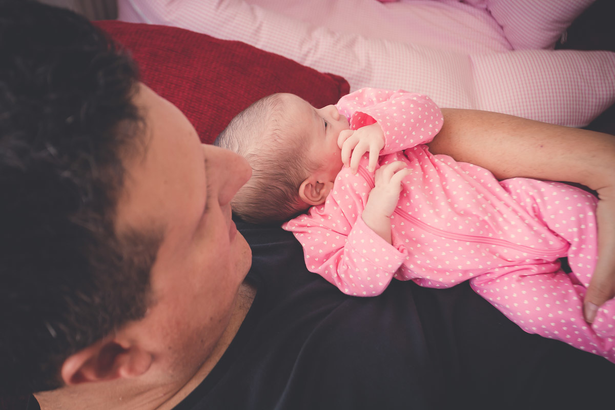 Encontro irmãs família recém-nascido Velos Valentim fotografia afetiva documental newborn lifestyle
