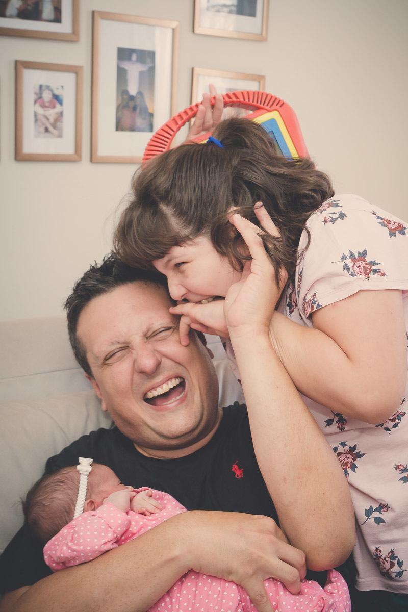 Encontro irmãs família recém-nascido Velos Valentim fotografia afetiva documental newborn lifestyle