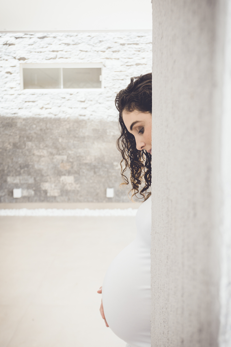 mulher grávida perfil