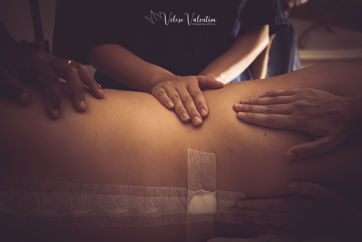 Vídeo de parto com cesárea spinning babies analgesia maternidade Brasília equipe Nascentia Obstetra Mariana Dietz Priscila Medeiros enfermeira obstétrica Doula Adele Valarini acompanhamento pré hospitalar