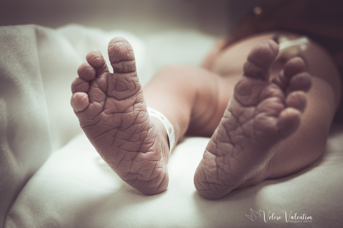 Vídeo de parto com cesárea spinning babies analgesia maternidade Brasília equipe Nascentia Obstetra Mariana Dietz Priscila Medeiros enfermeira obstétrica Doula Adele Valarini acompanhamento pré hospitalar pezinhos do bebê