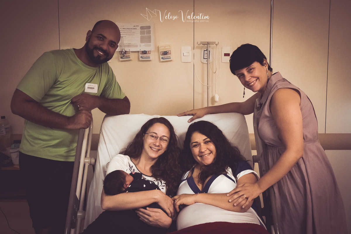 Vídeo de parto com cesárea spinning babies analgesia maternidade Brasília equipe Nascentia Obstetra Mariana Dietz Priscila Medeiros enfermeira obstétrica Doula Adele Valarini acompanhamento pré hospitalar equipe Rede Ocitocina