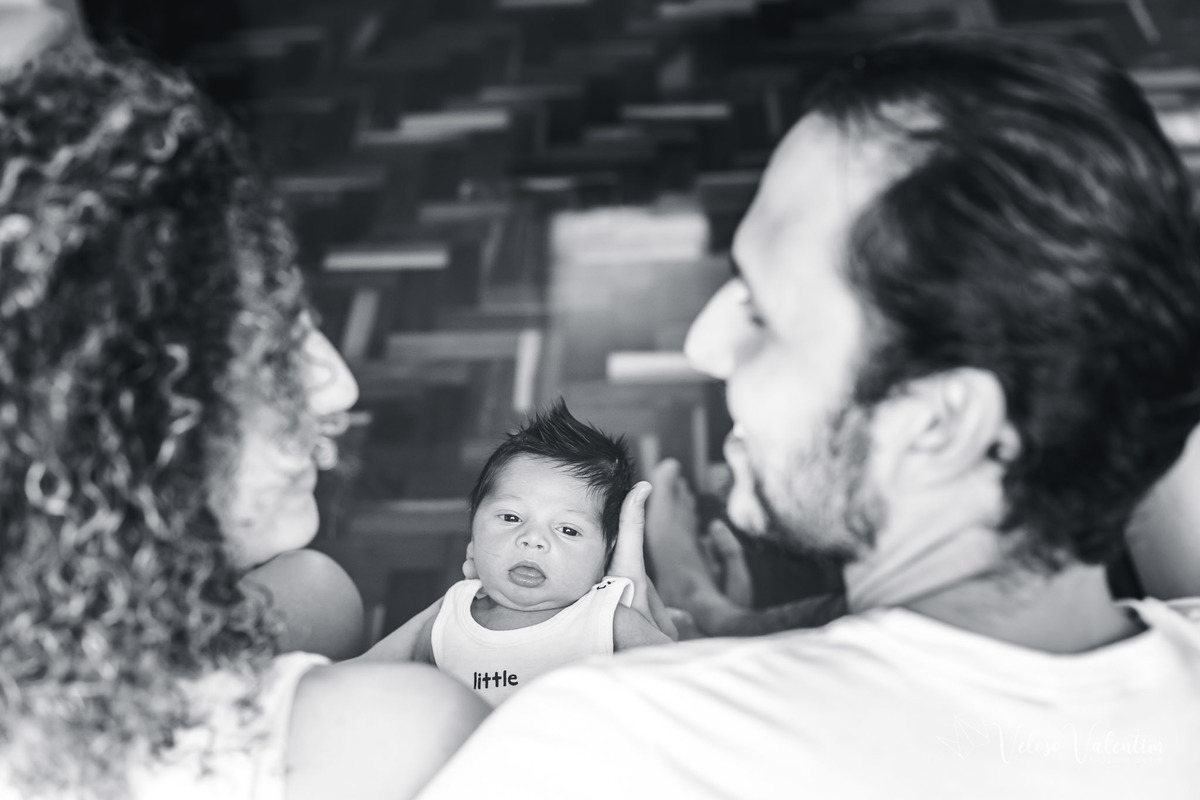 pais e bebês amor e troca de olhares