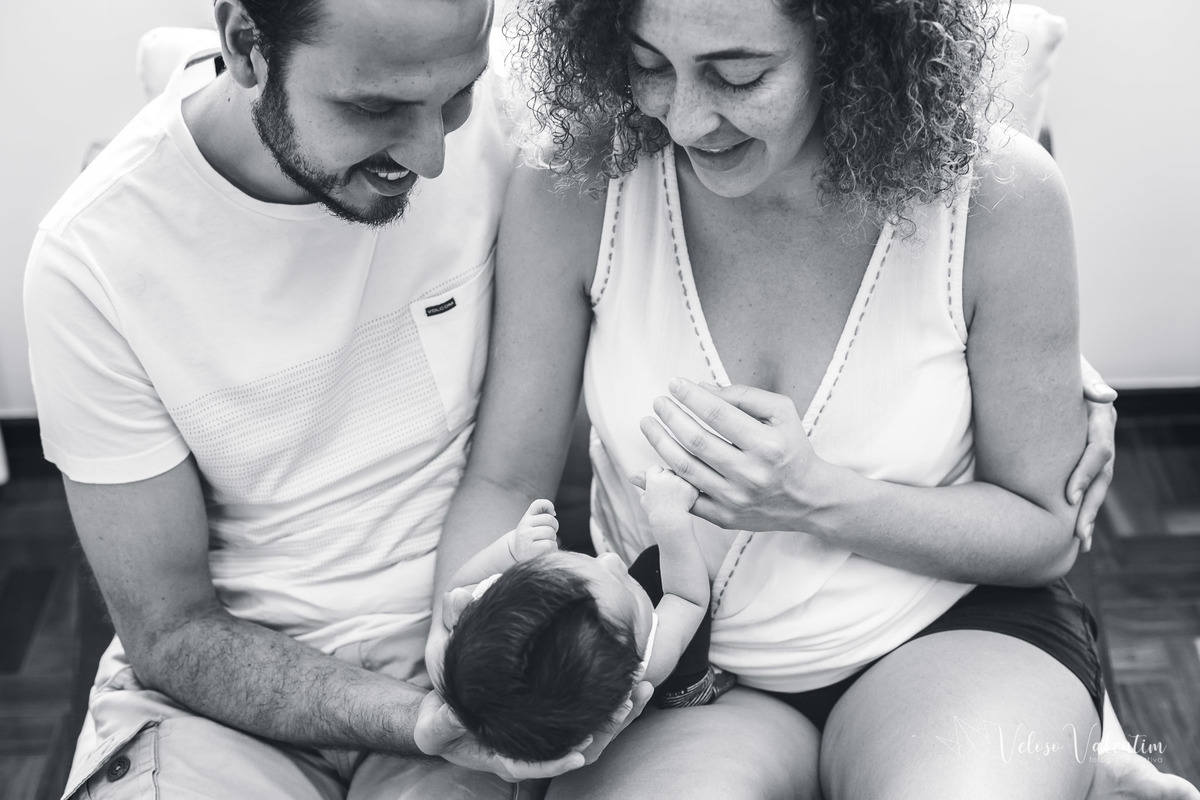 recém nascido com os pais