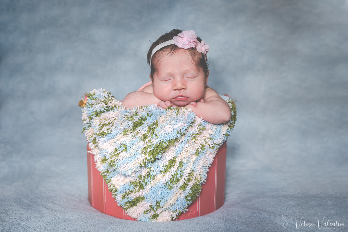 newborn pose