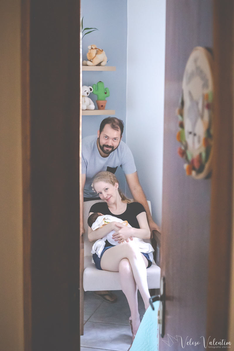 pais no quarto do bebê