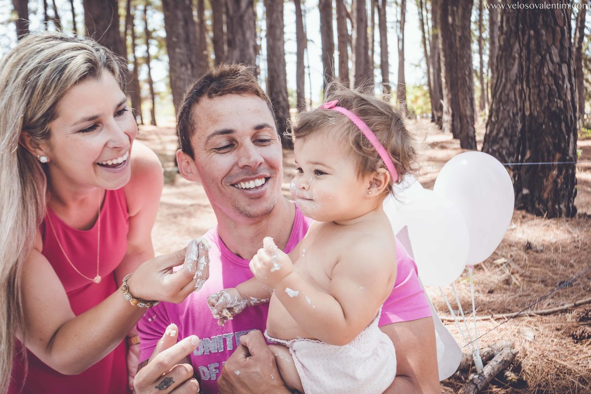 ensaio smash the cake ao ar livre família com a bebê Brasília DF