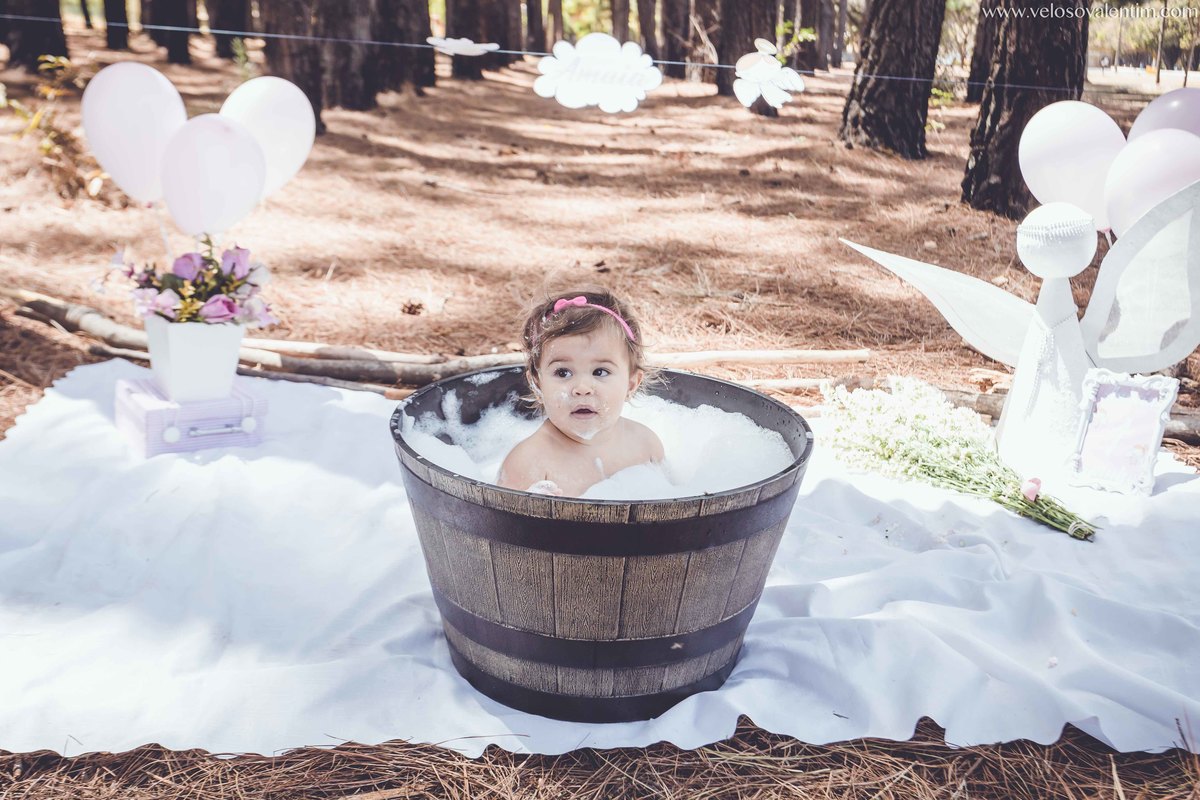ensaio smash the cake ao ar livre bebê tomando banho de ofurô Brasília DF