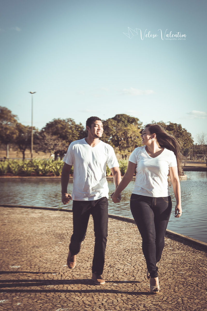 mãos dadas ensaio casal praça dos cristais Brasília DF
