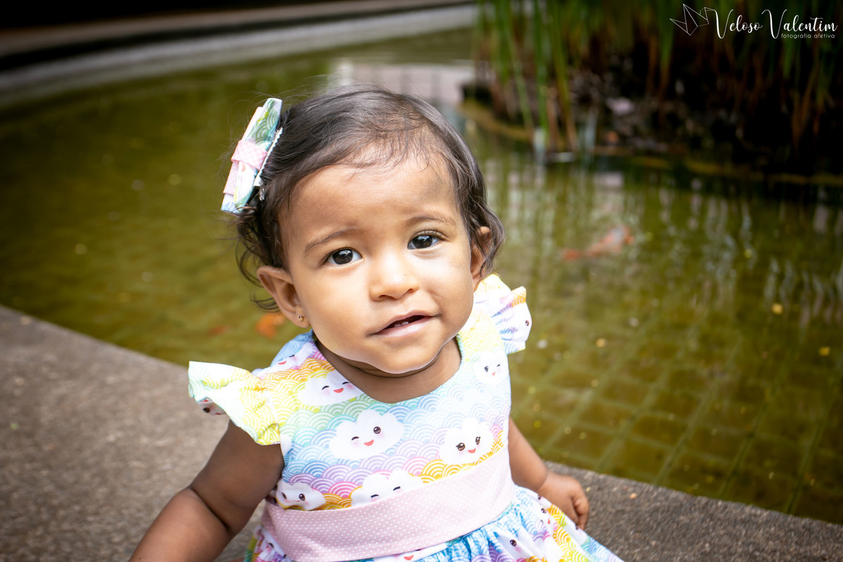Ensaio smash the cake com bolo de frutas com a família em Brasília - DF