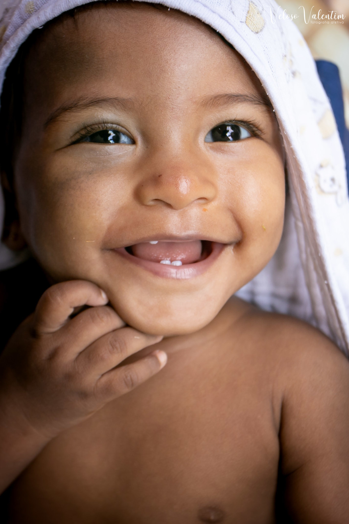 Ensaio smash the cake com bolo de frutas com a família em Brasília - DF