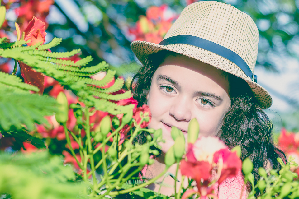 menina de chapéu ensaio infantil parque da cidade brasília df 
