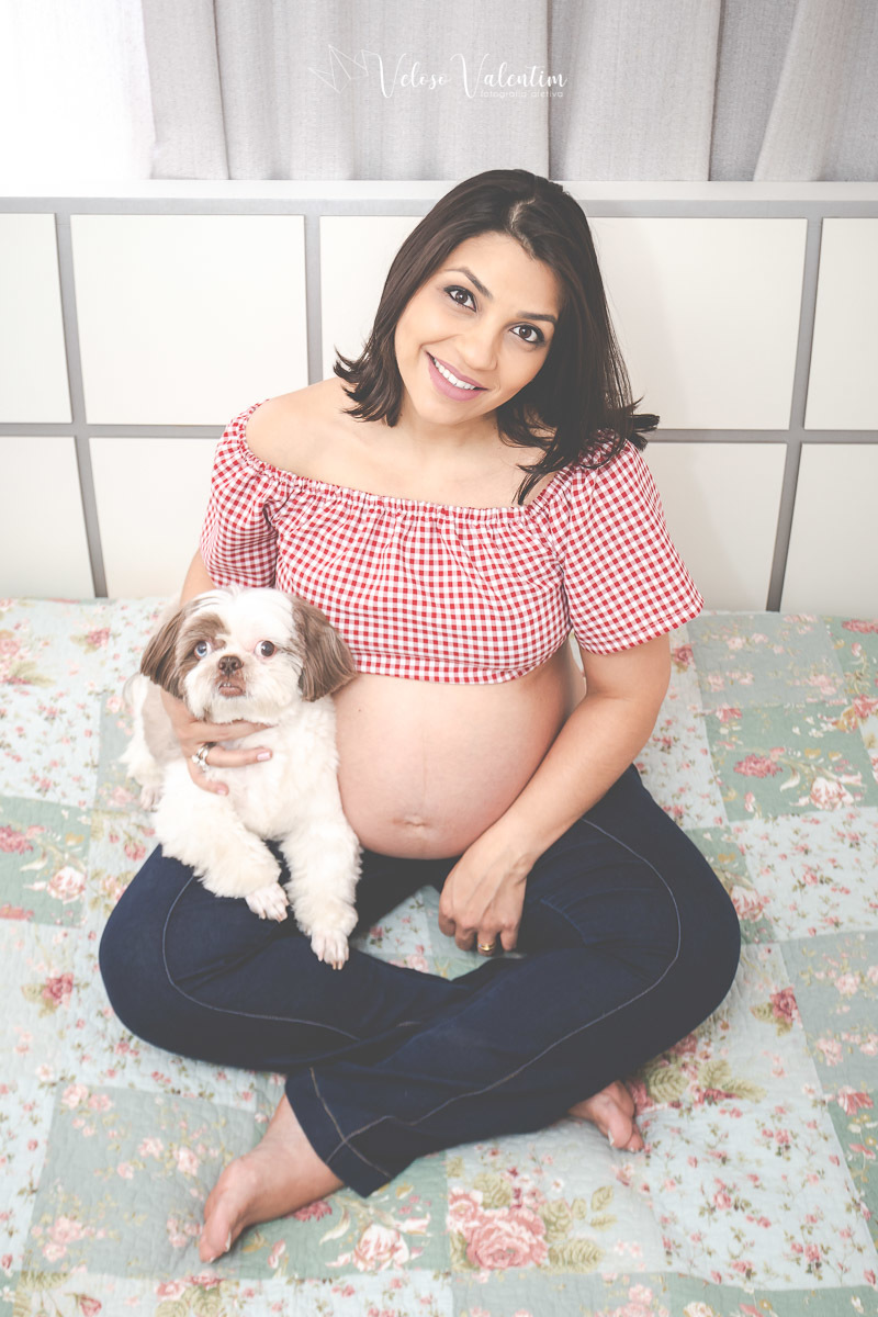 grávida com cachorro ensaio gestante em casa brasília df