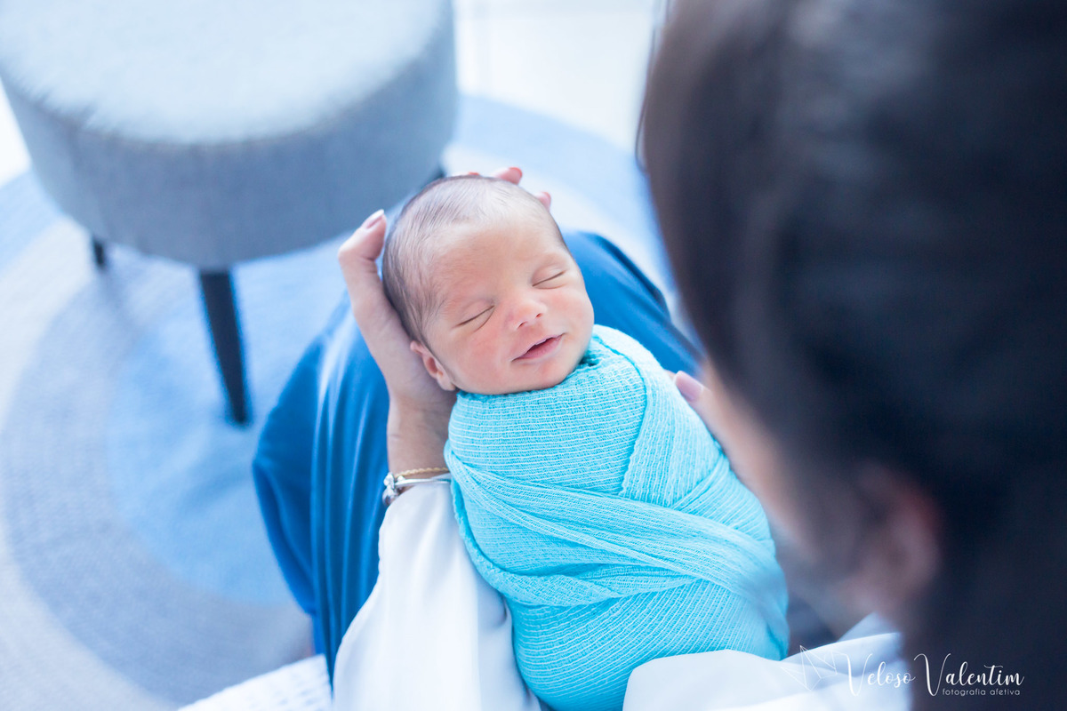 ensaio newborn em casa lifestyle amamentação book recém nascido Brasília DF