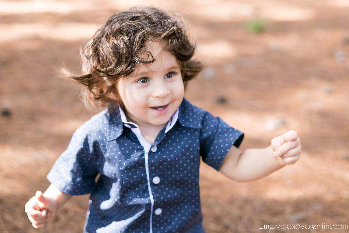 ensaio smash the cake tema bolinhas primeiro aninho parque da cidade família balões coloridos banho menino cabeludo Brasília DF