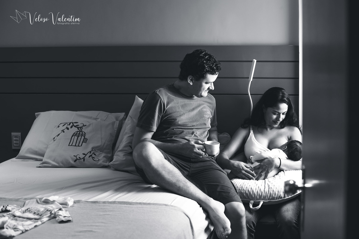 pais no quarto ensaio newborn cotidiano lifestyle em casa Brasília DF