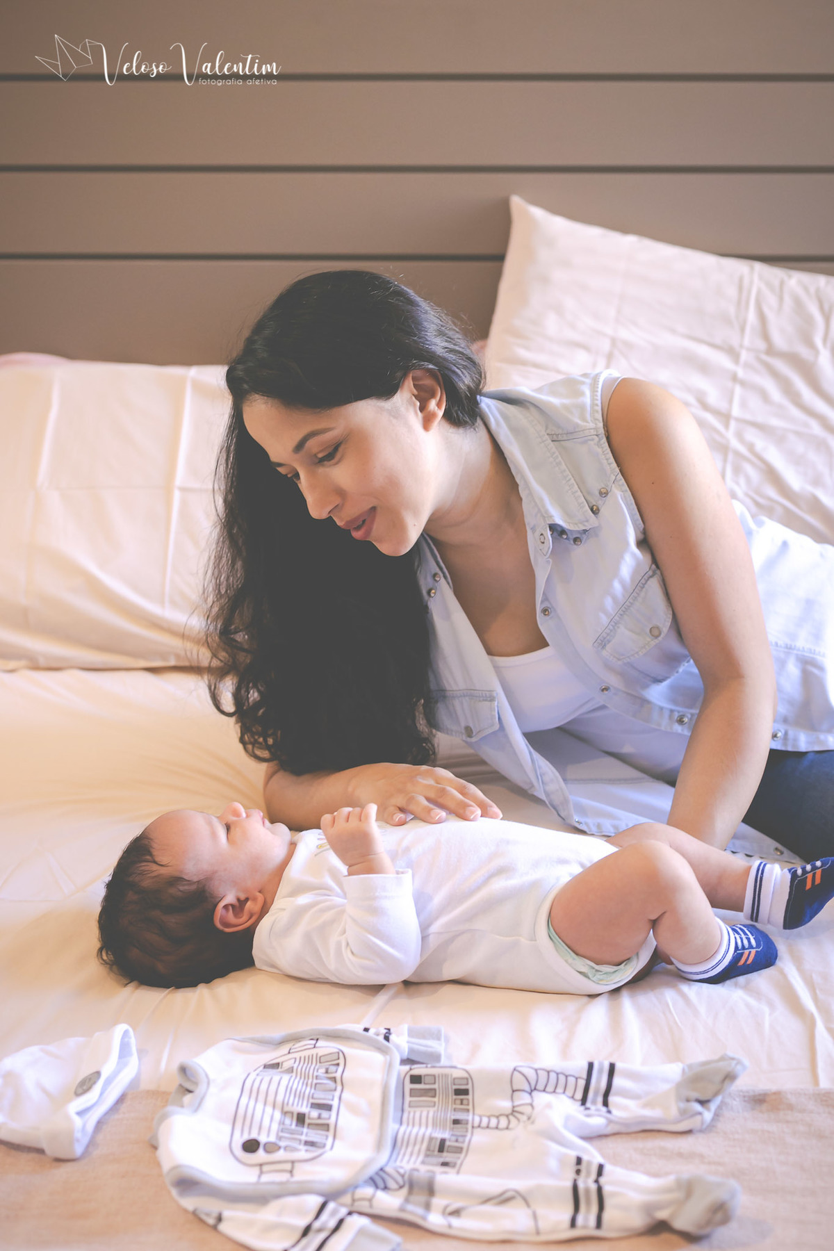 mãe e bebê ensaio newborn cotidiano lifestyle em casa Brasília DF