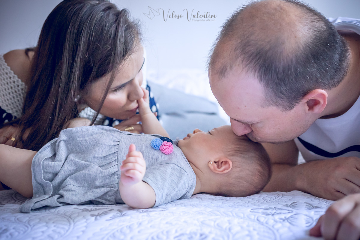 ensaio acompanhamento do primeiro ano do bebê Aurora 4 meses em casa com a família Brasília DF