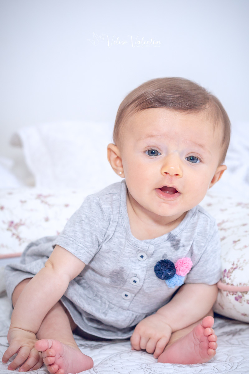 ensaio acompanhamento do primeiro ano do bebê Aurora 4 meses em casa com a família Brasília DF