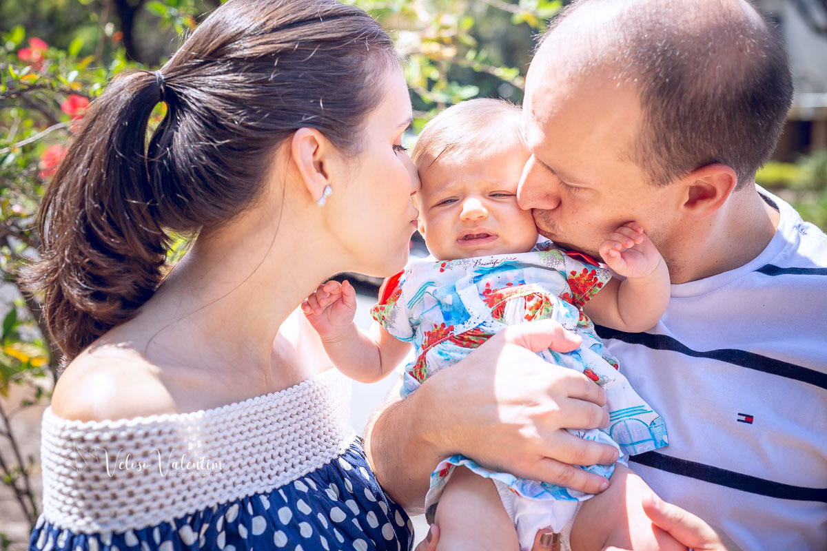 ensaio acompanhamento do primeiro ano do bebê Aurora 4 meses em casa com a família Brasília DF