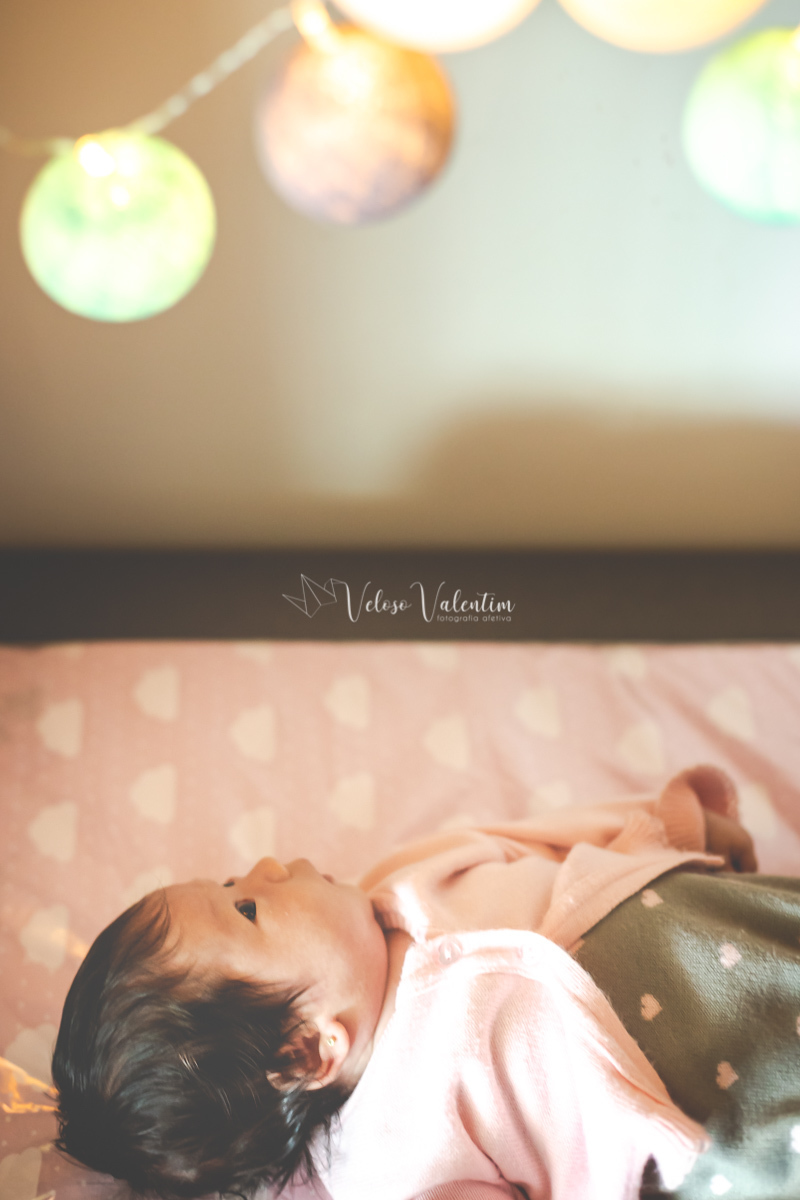 ensaio acompanhamento do primeiro ano do bebê Laura 1 mês em casa com a família Brasília DF