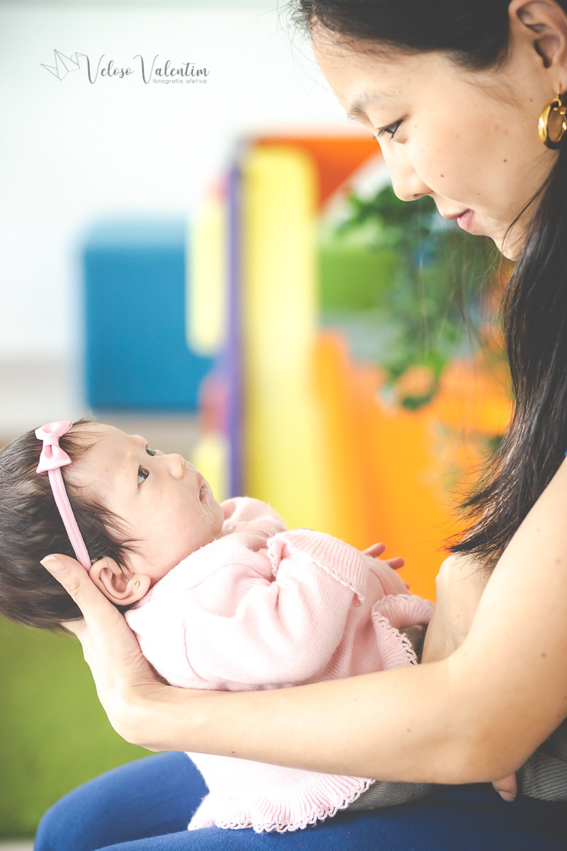 ensaio acompanhamento do primeiro ano do bebê Laura 1 mês em casa com a família Brasília DF