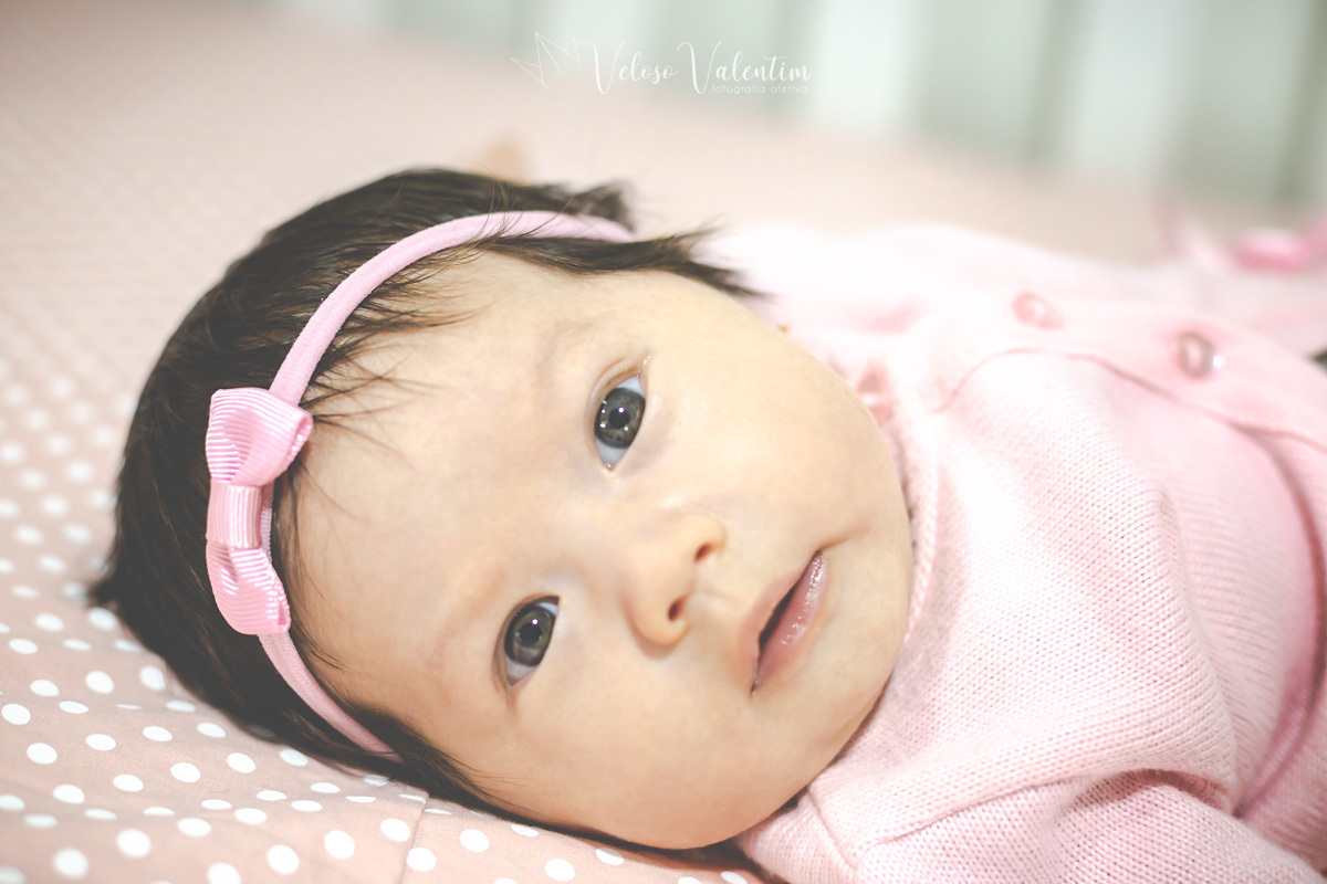 ensaio acompanhamento do primeiro ano do bebê Laura 1 mês em casa com a família Brasília DF